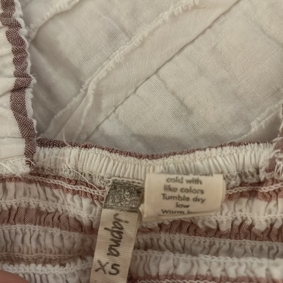 Stripped top. Ribbed material ish and flowy on bottom - Picture 3 of 3